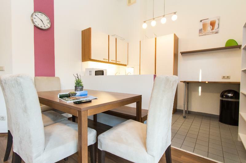 Apartmenthaus Hietzing I Contactless Check-In Vienna Esterno foto
