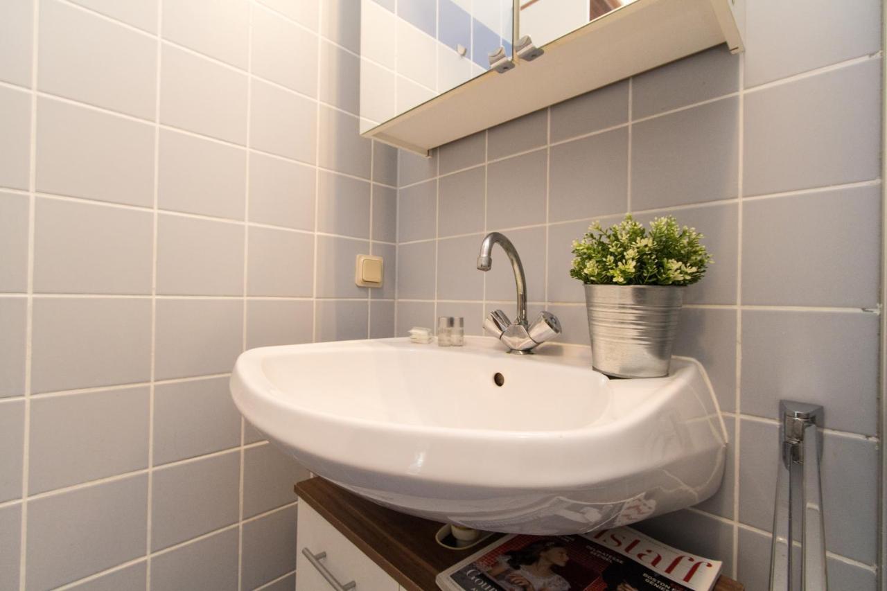 Apartmenthaus Hietzing I Contactless Check-In Vienna Esterno foto
