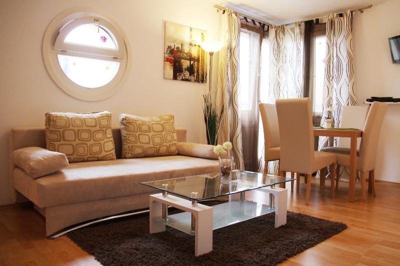 Apartmenthaus Hietzing I Contactless Check-In Vienna Esterno foto